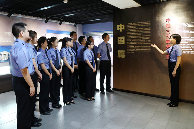 重庆长寿区：组织党员干警参观检察简史展览馆